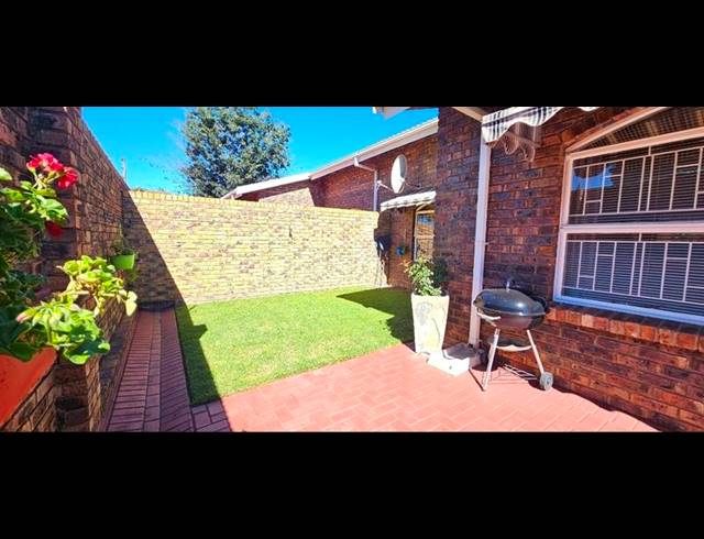 3 BEDROOM TOWNHOUSE FOR SALE IN THREE RIVERS